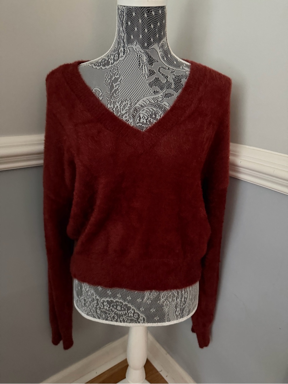 Chelsea & Violet Cozy V-Neck Eyelash Crop Sweater in Burnt Orange Size XL